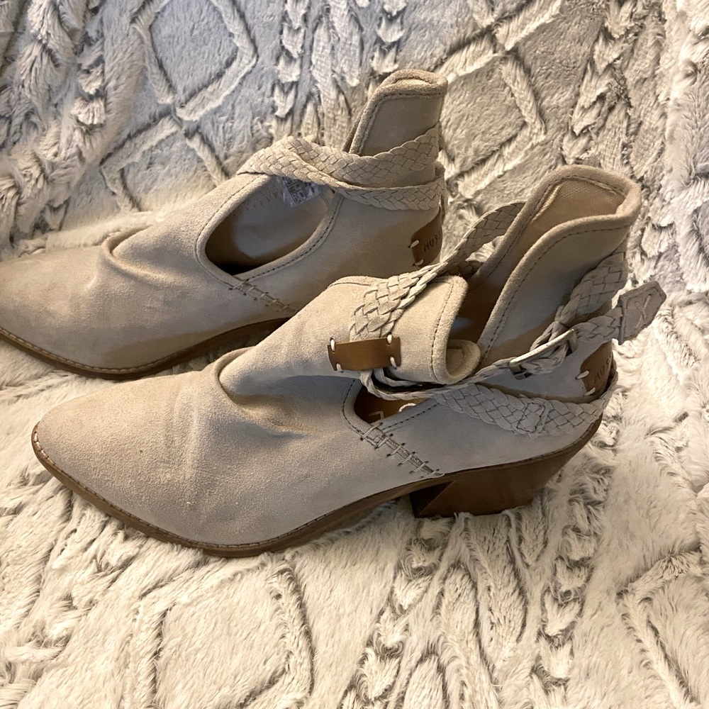Musse booties (light cream) 8.5